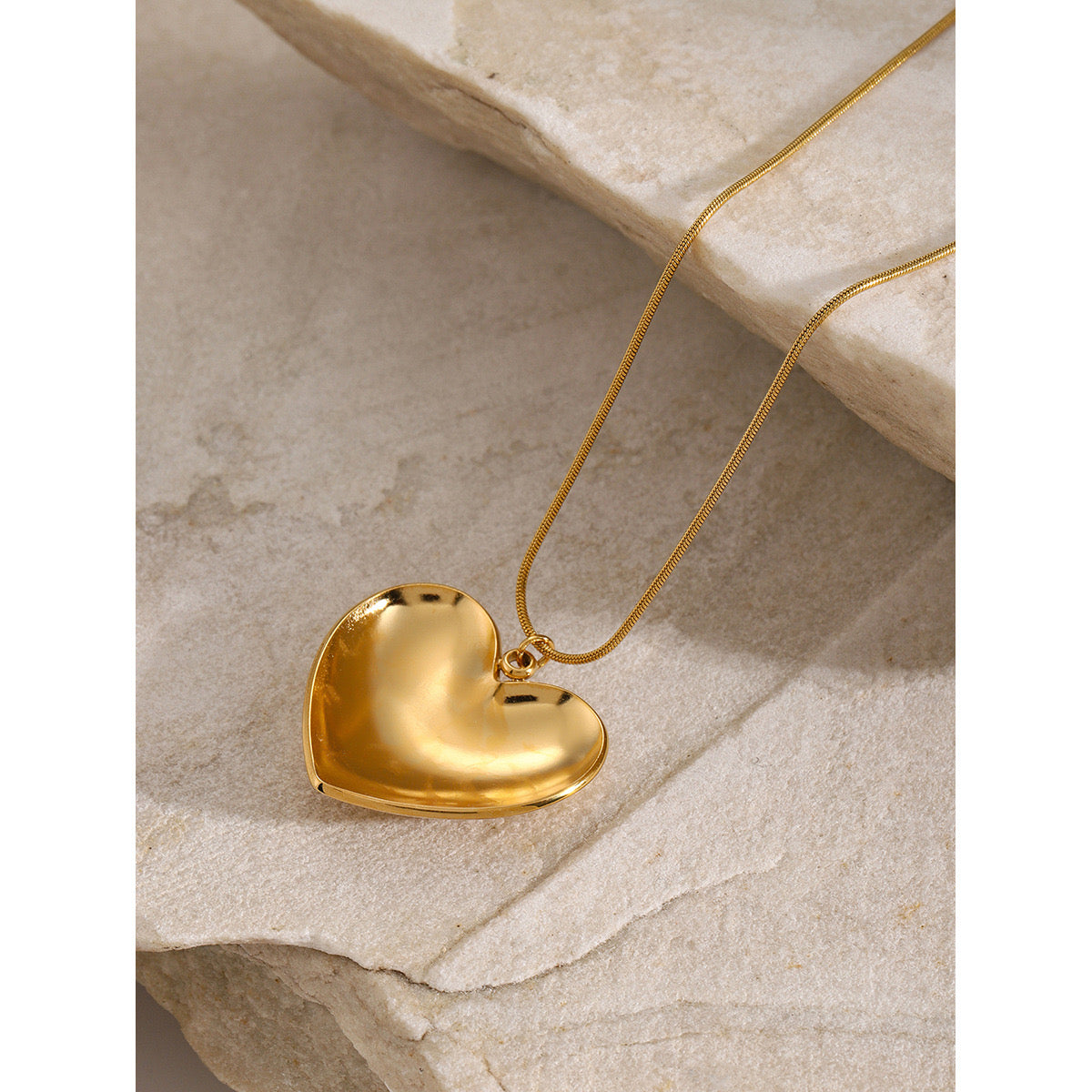 18K Gold Heart Plate Pendant Necklace
