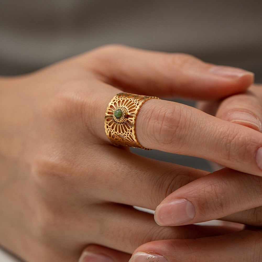 18K Gold Vintage Inspired Green Gemstone Band Ring