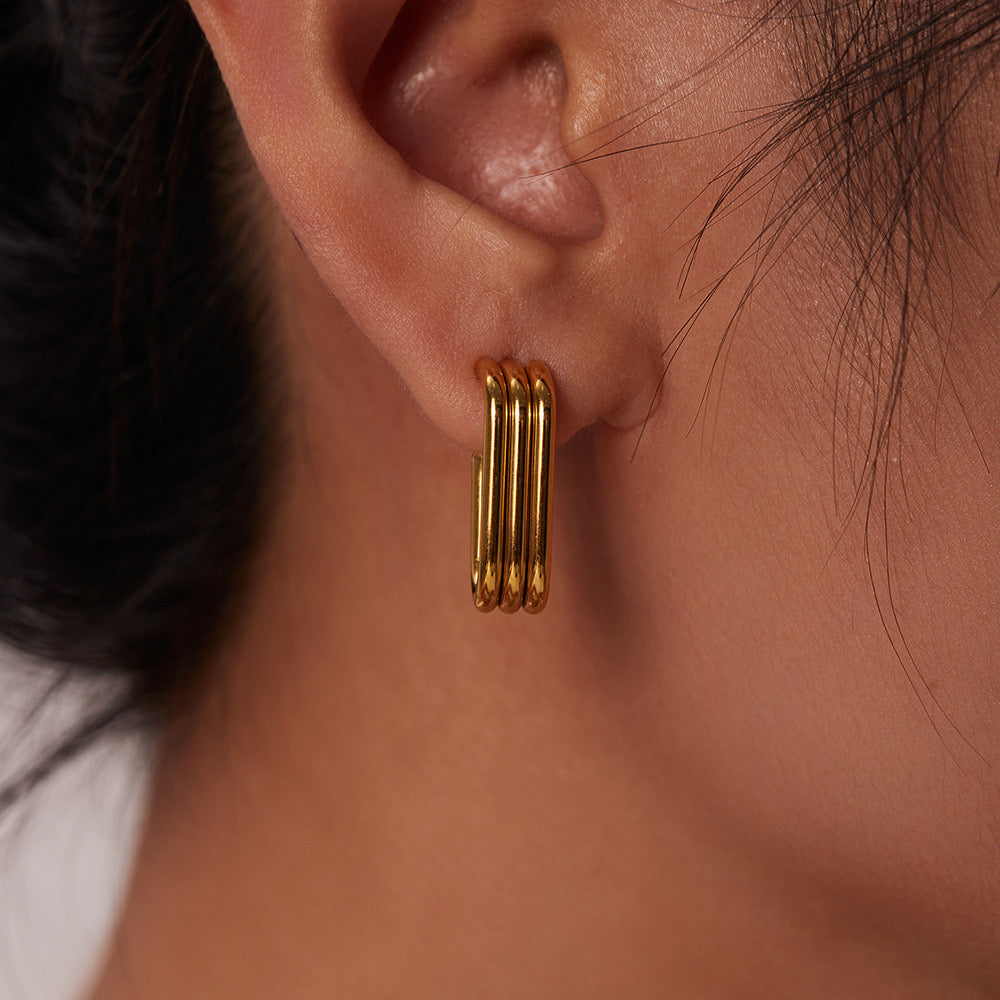 18K Gold Ribbed U Shape Hoop Huggie Earrings