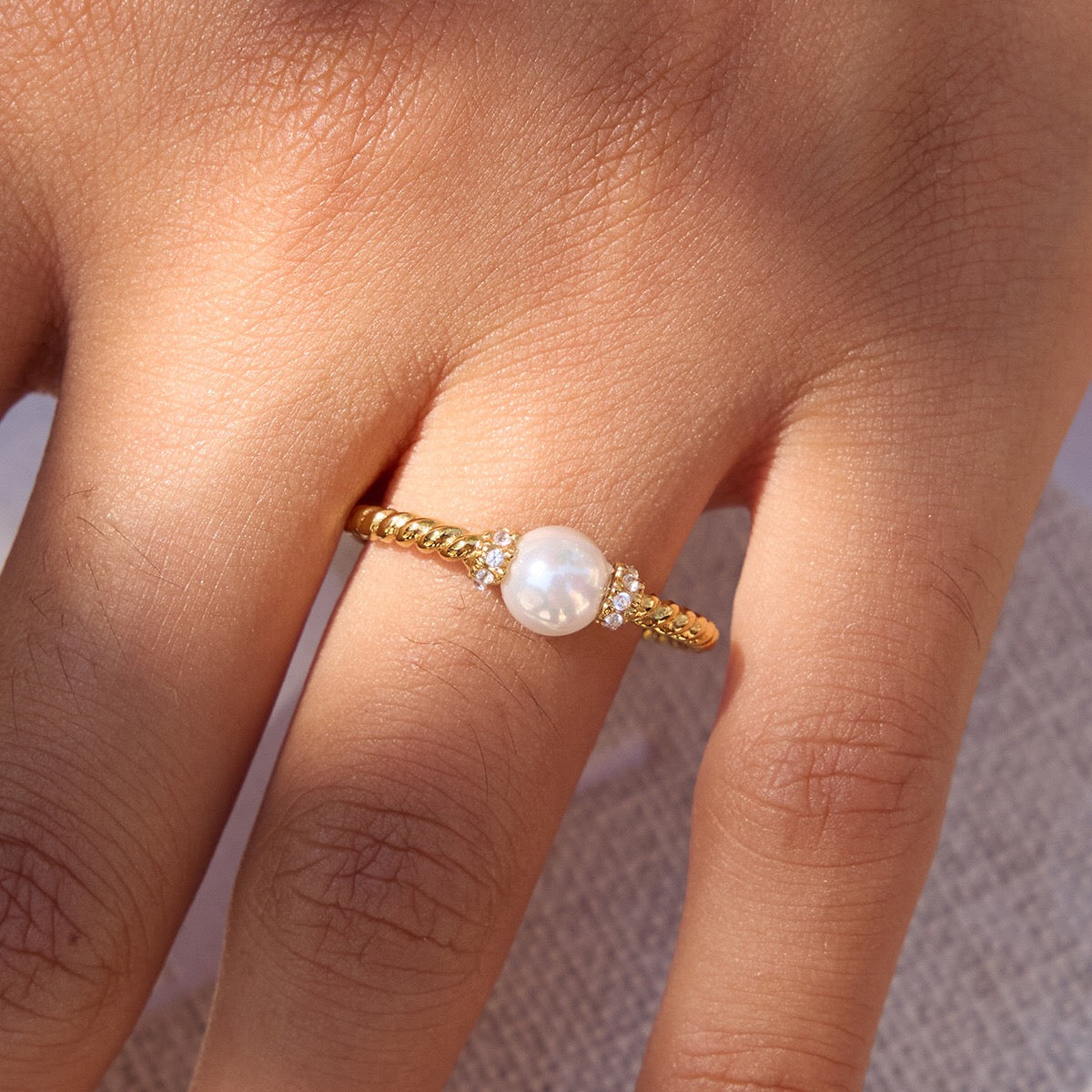 18K Gold Soft Temptation Simple Pearl Stacking Ring