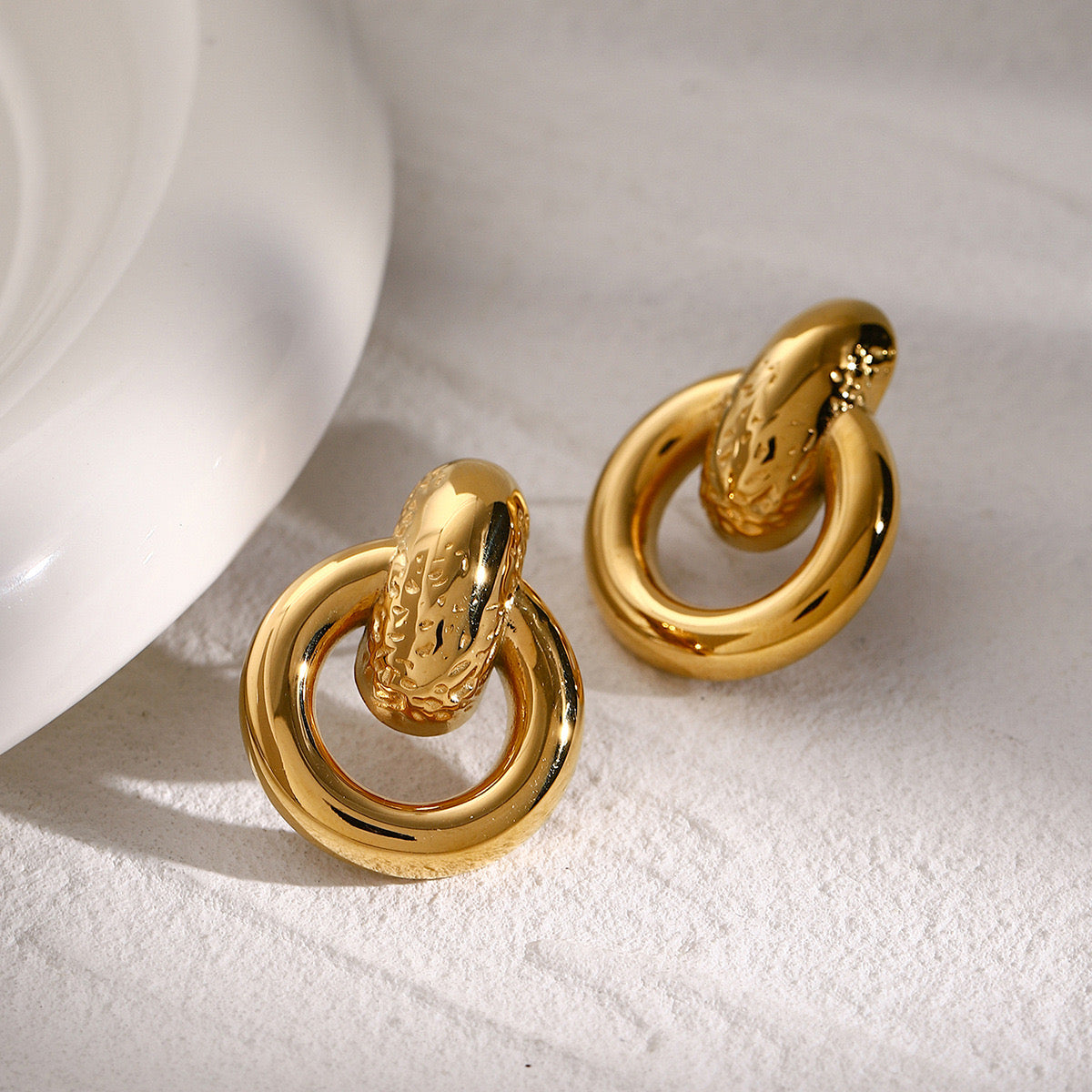 18K Gold Unique Circle Statement Stud Earrings