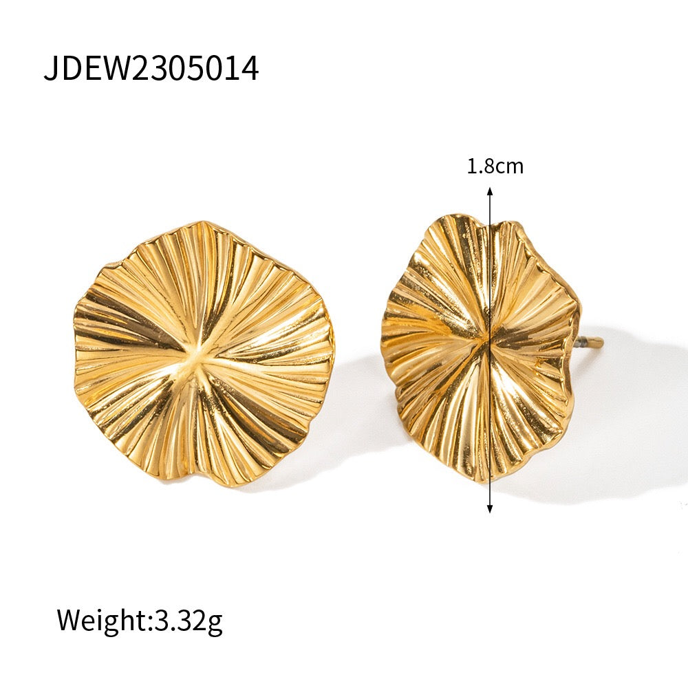 18K Gold Petal Kiss Cute Stud Earrings