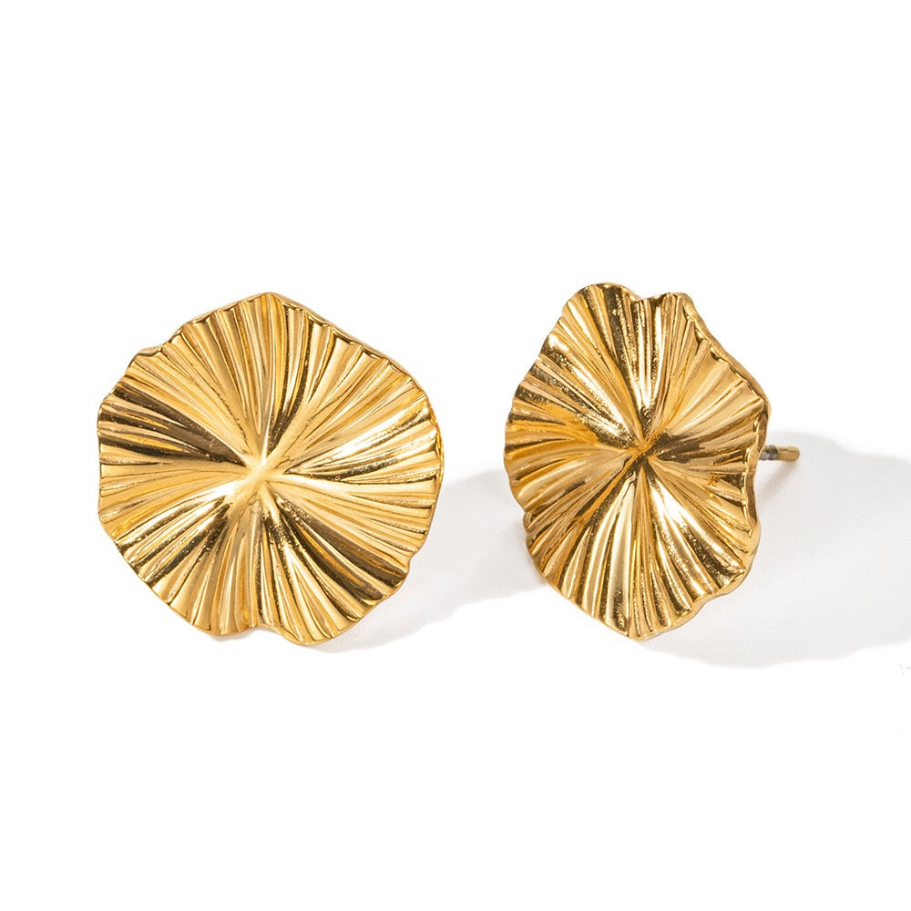 18K Gold Petal Kiss Cute Stud Earrings