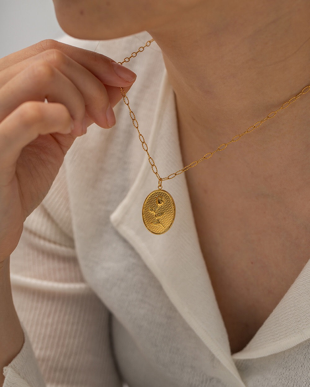 18K Gold Rose Oval Plate Pendant Necklace