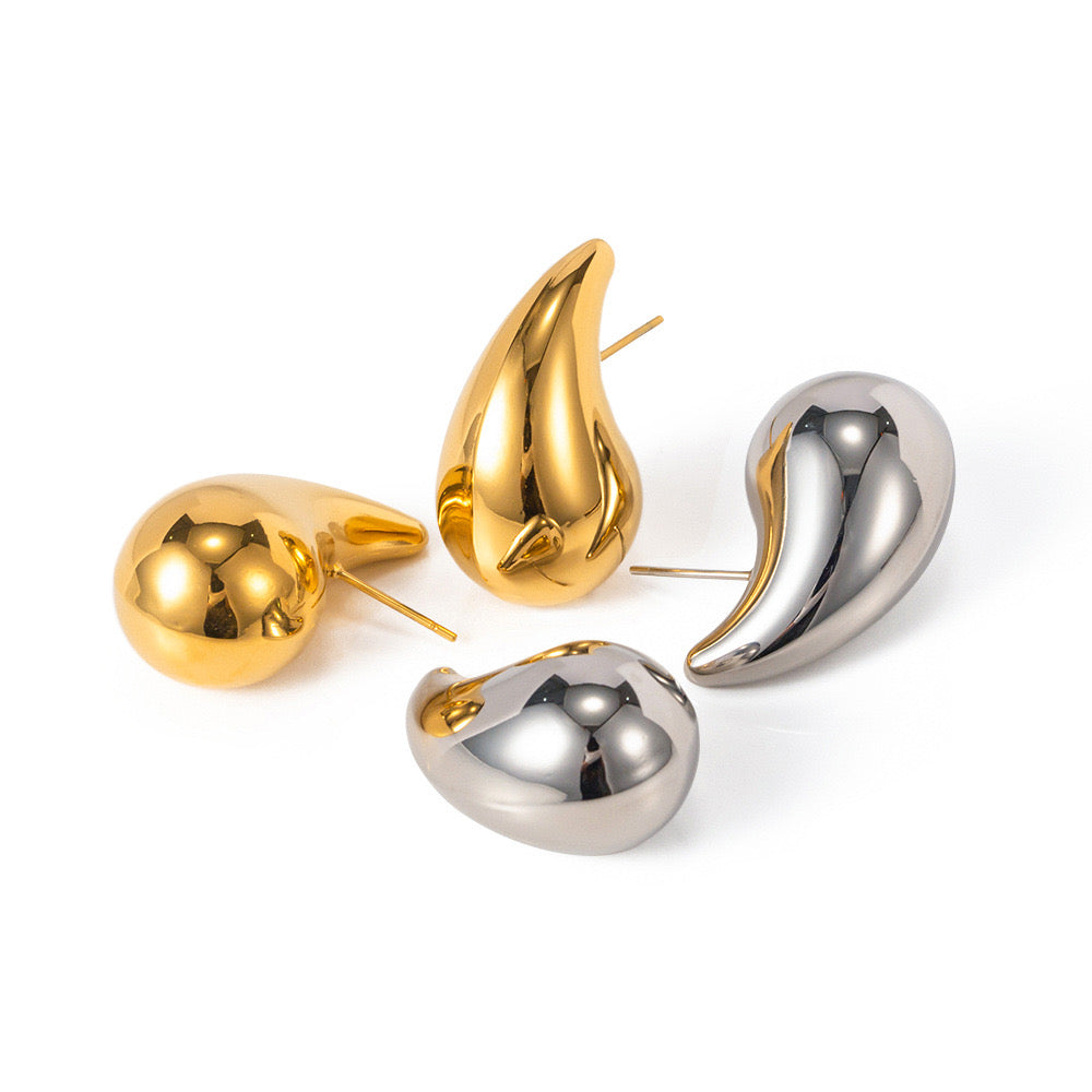 18K Gold Teardrop Stud Earrings