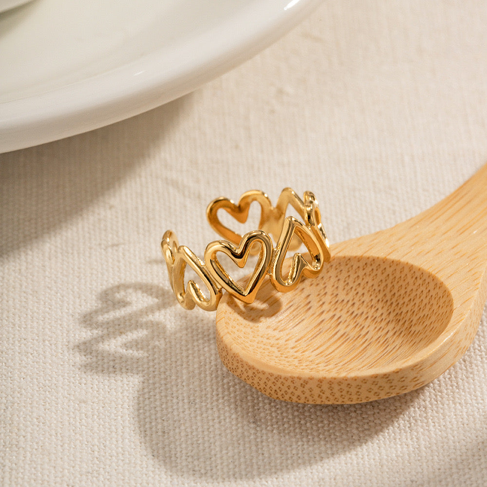 18K Gold Heart Band Ring