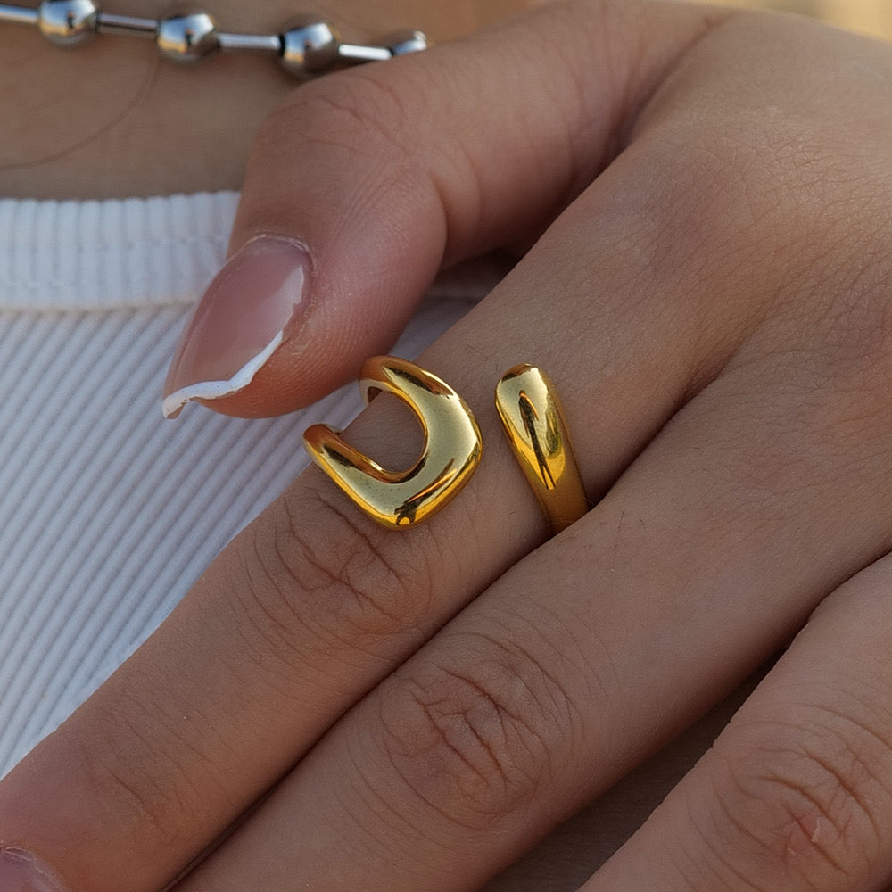 18K Gold Unique Line Cuff Ring