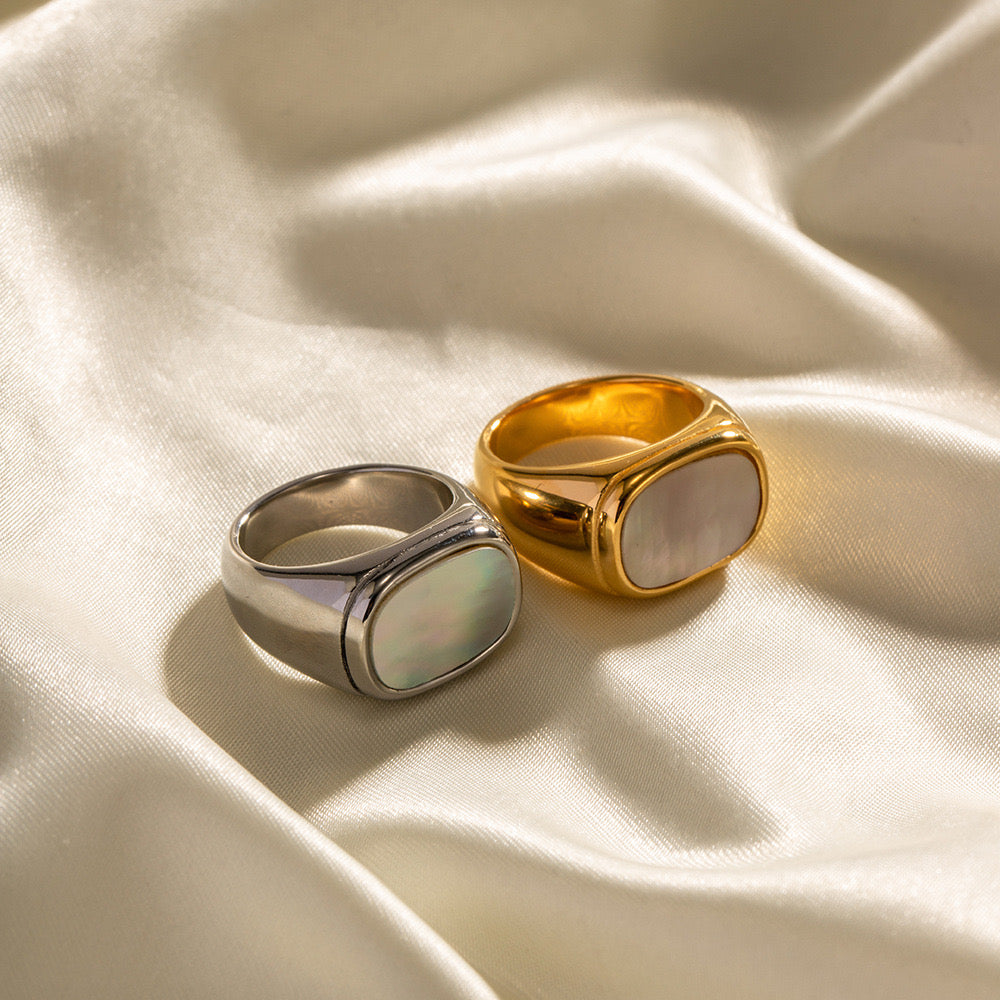 18K Gold Mother of Pearl Signet Ring