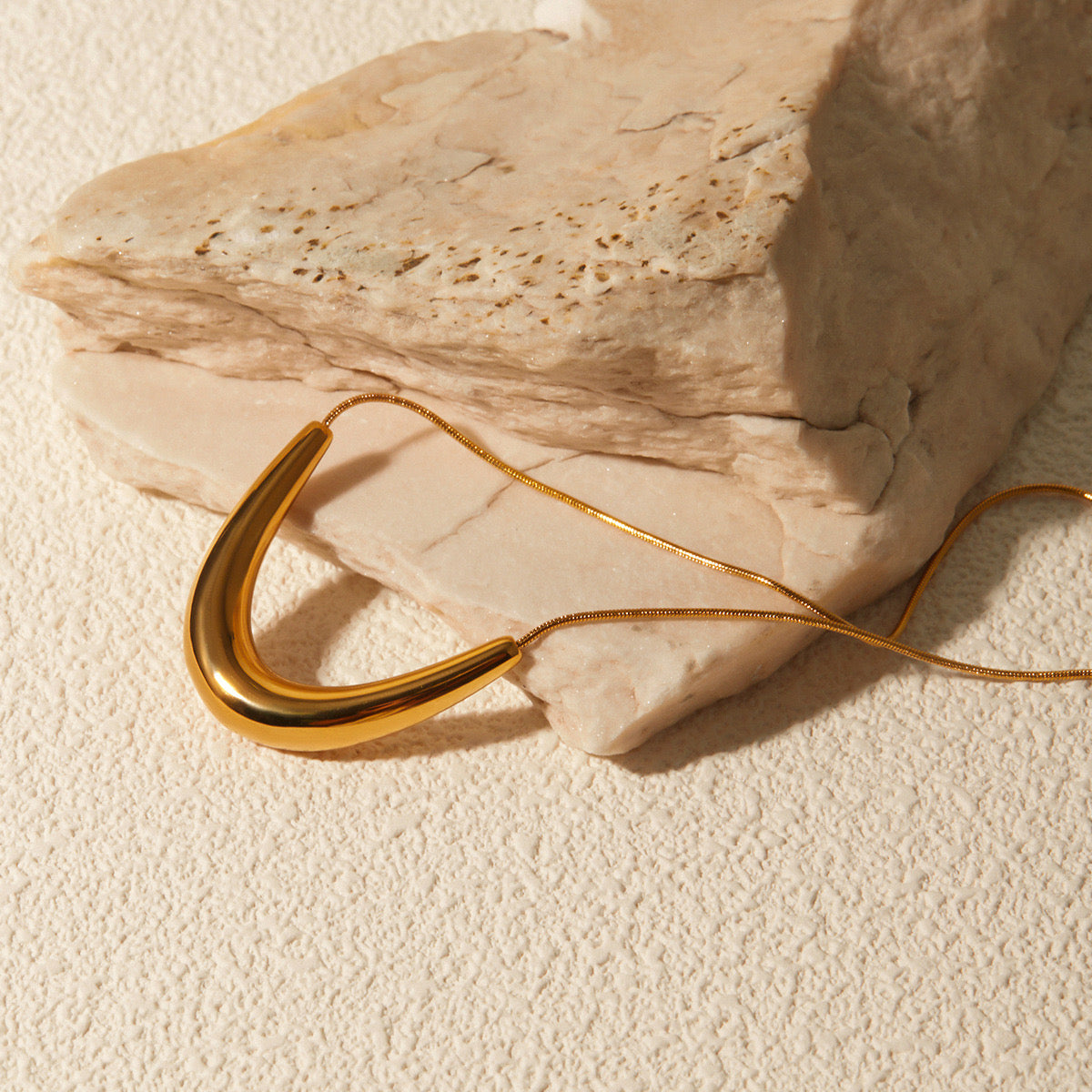 18K Gold Simple Geometric Chic Pendant Necklace