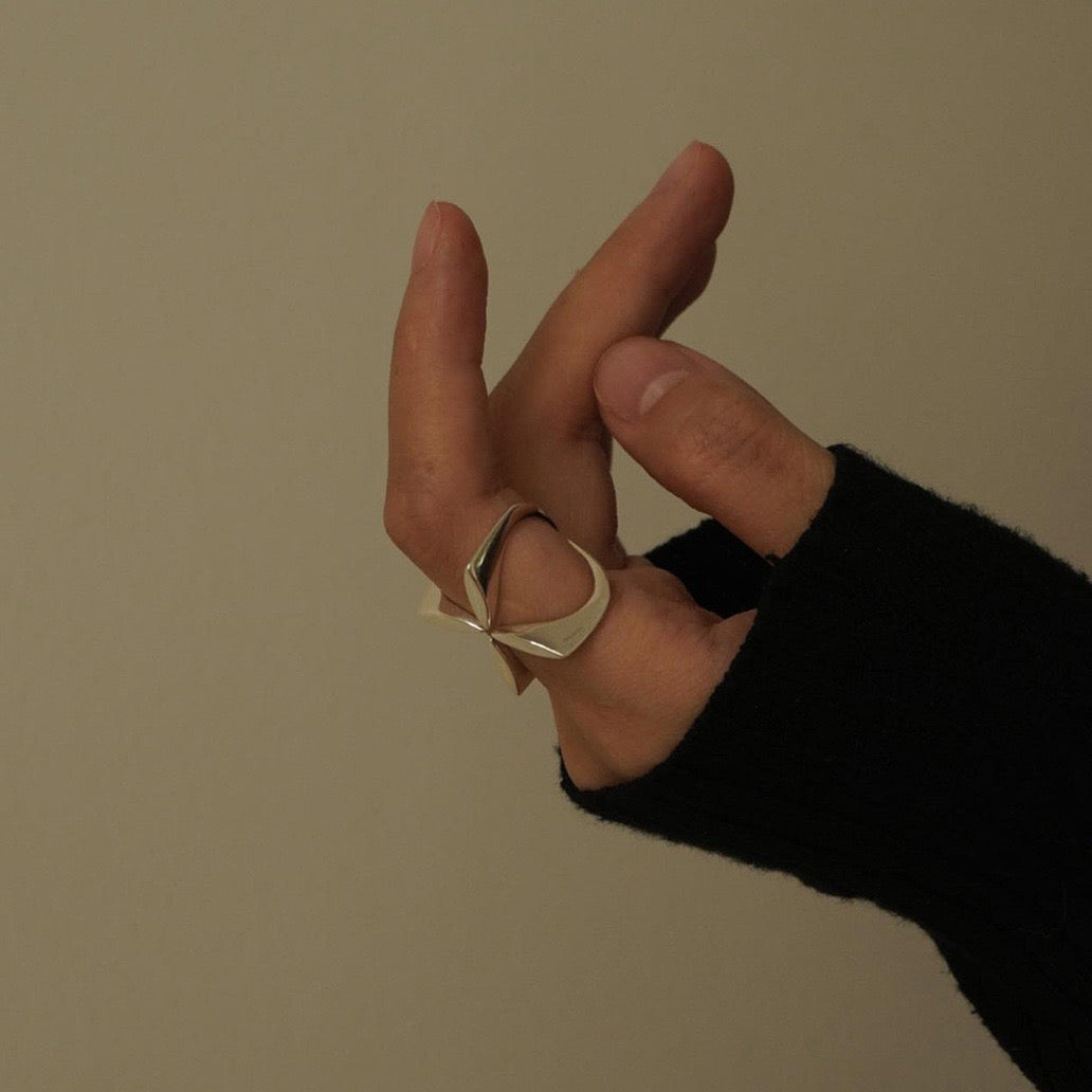 18K Gold Focus Statement Ring