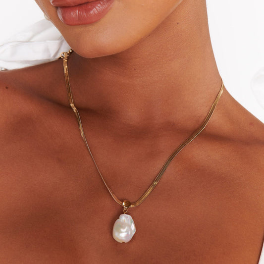 18K Gold Pearl Pendant Herringbone Chain Statement Necklace