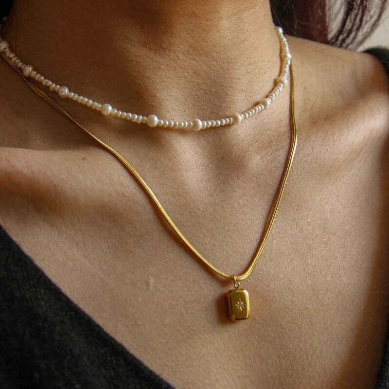 18K Gold Chic Starburst Pendant Herringbone Chain Necklace