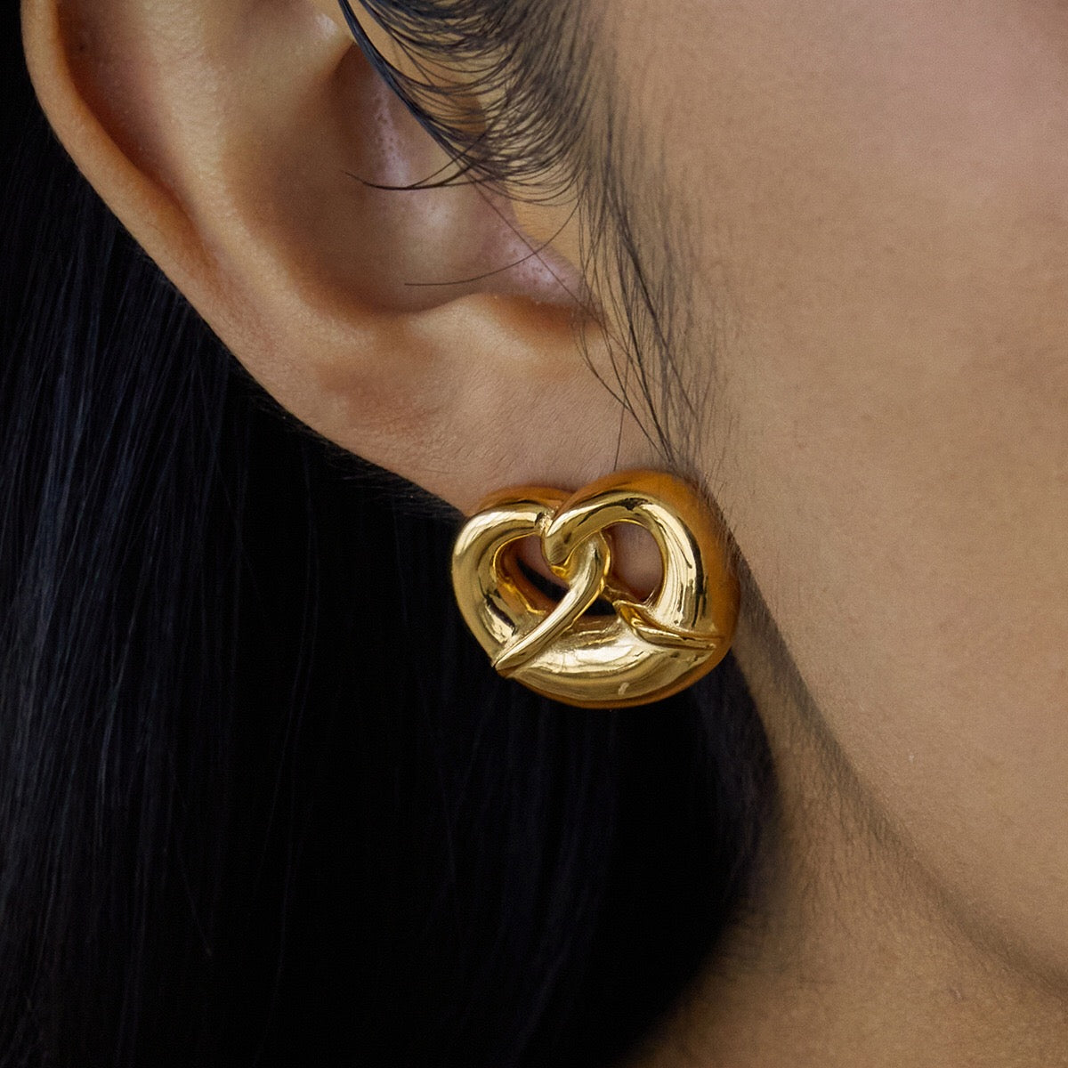 18K Gold Pretzel Cute Stud Earrings