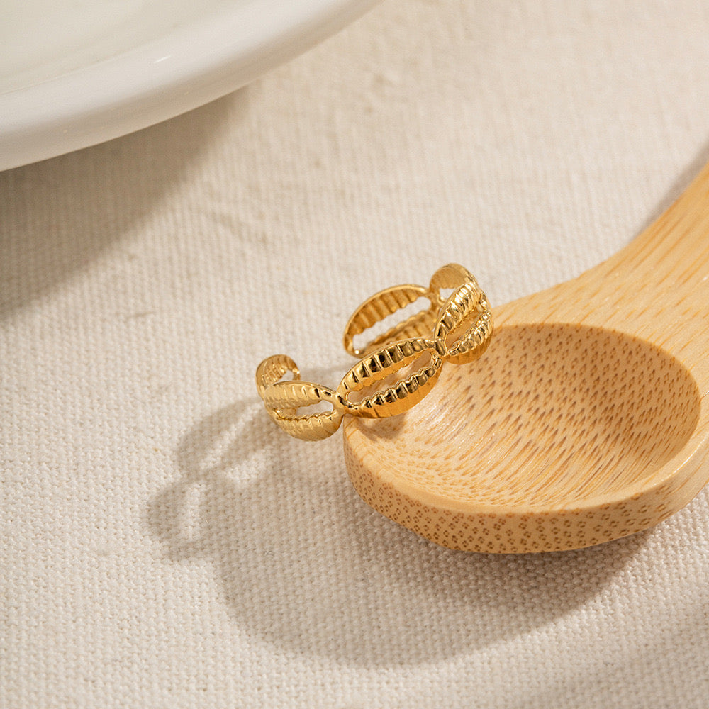 18K Gold Summer Seashell Band Ring