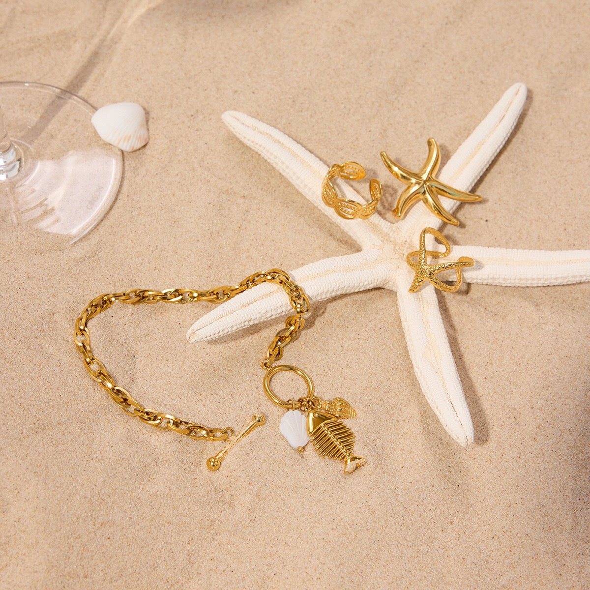18K Gold Coastline Shell Fishbone Toggle Chain Charm Bracelet