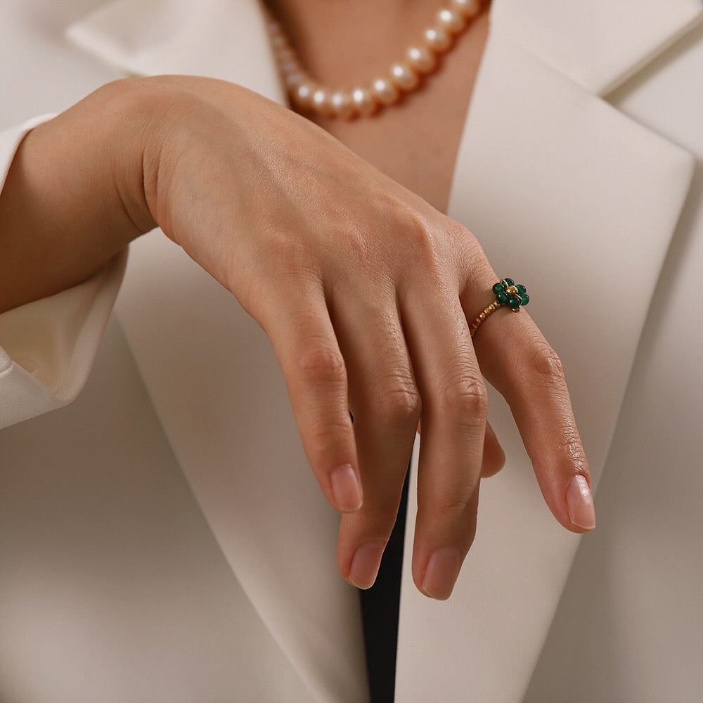 18K Gold Emerald Beaded Lucky Flower Ring