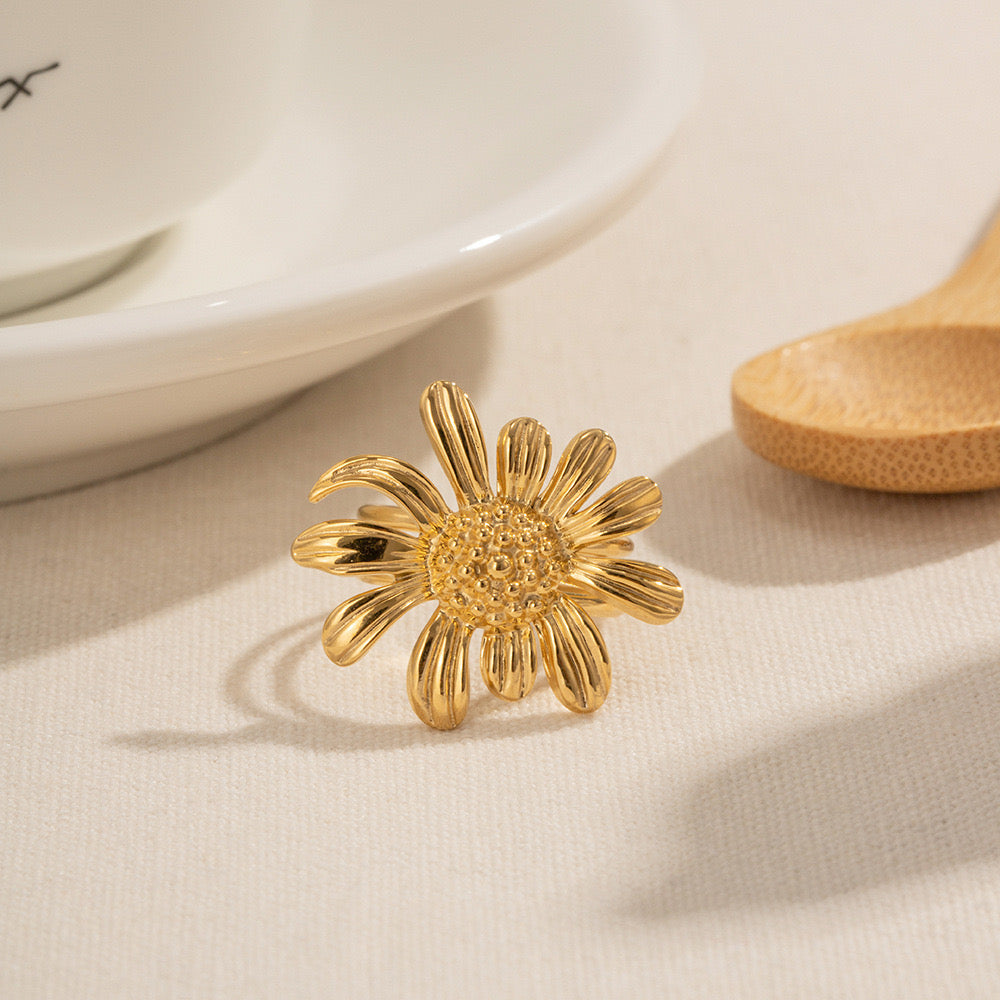18K Gold Summer Flower Statement Ring