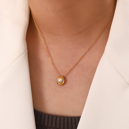 18K Gold Old Money Pearl Pendant Necklace