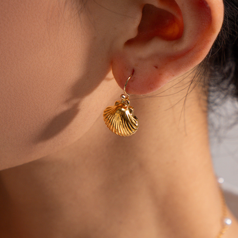 18K Gold Seashell Dangle Earrings