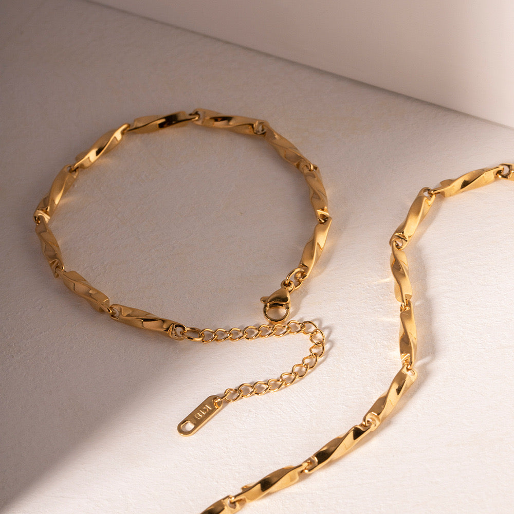 18K Gold Twisted Bar Chain Necklace