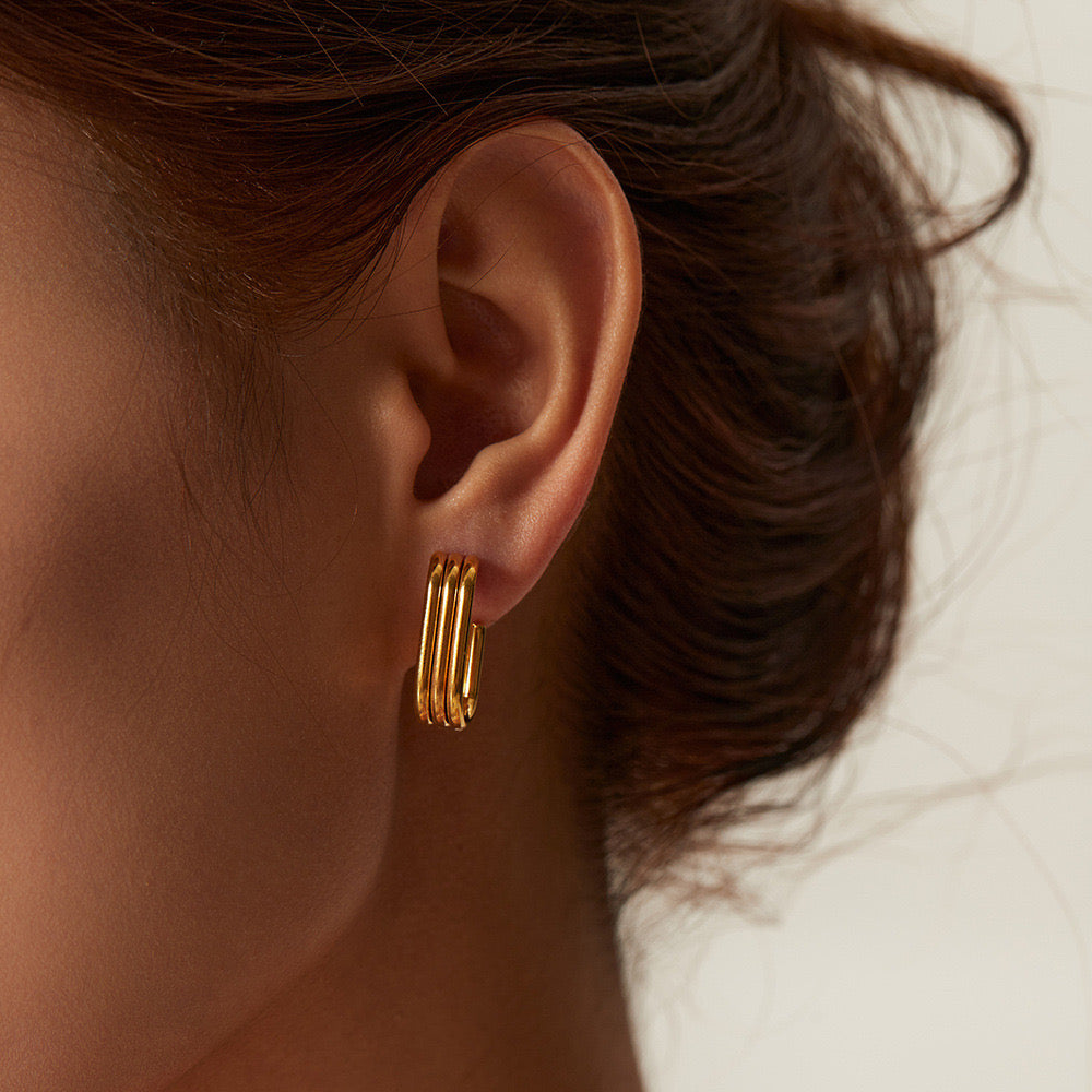 18K Gold Ribbed U Shape Hoop Huggie Earrings