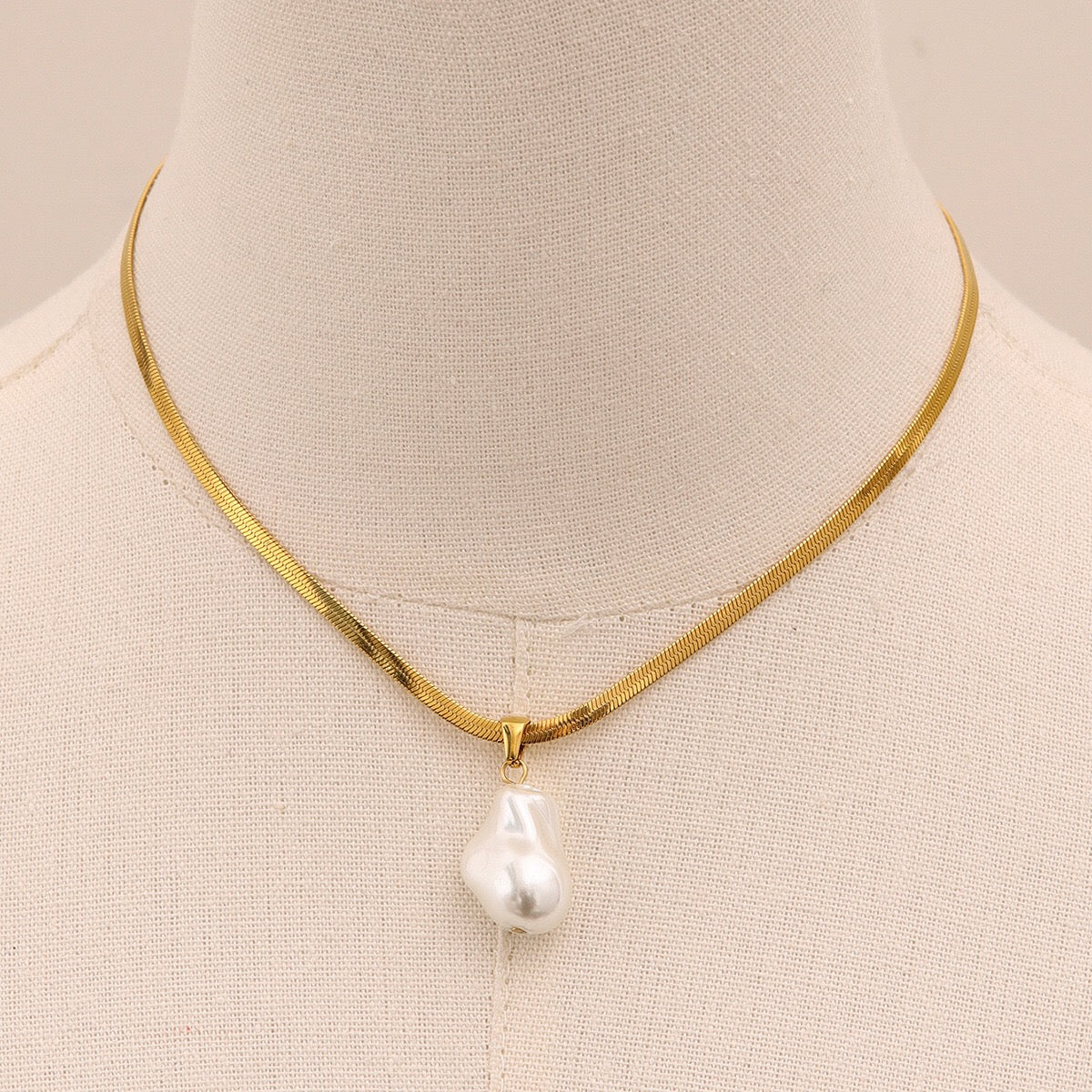 18K Gold Pearl Pendant Herringbone Chain Statement Necklace