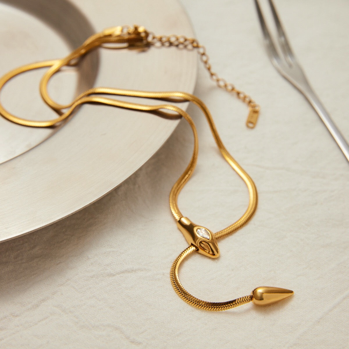 18K Gold Queen Vibe Snake Y Shape Chain Necklace Set