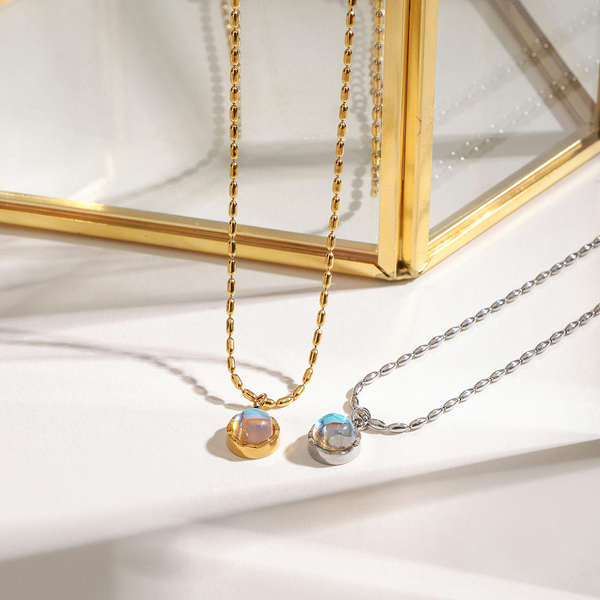 18K Gold Moonstone Pendant Necklace