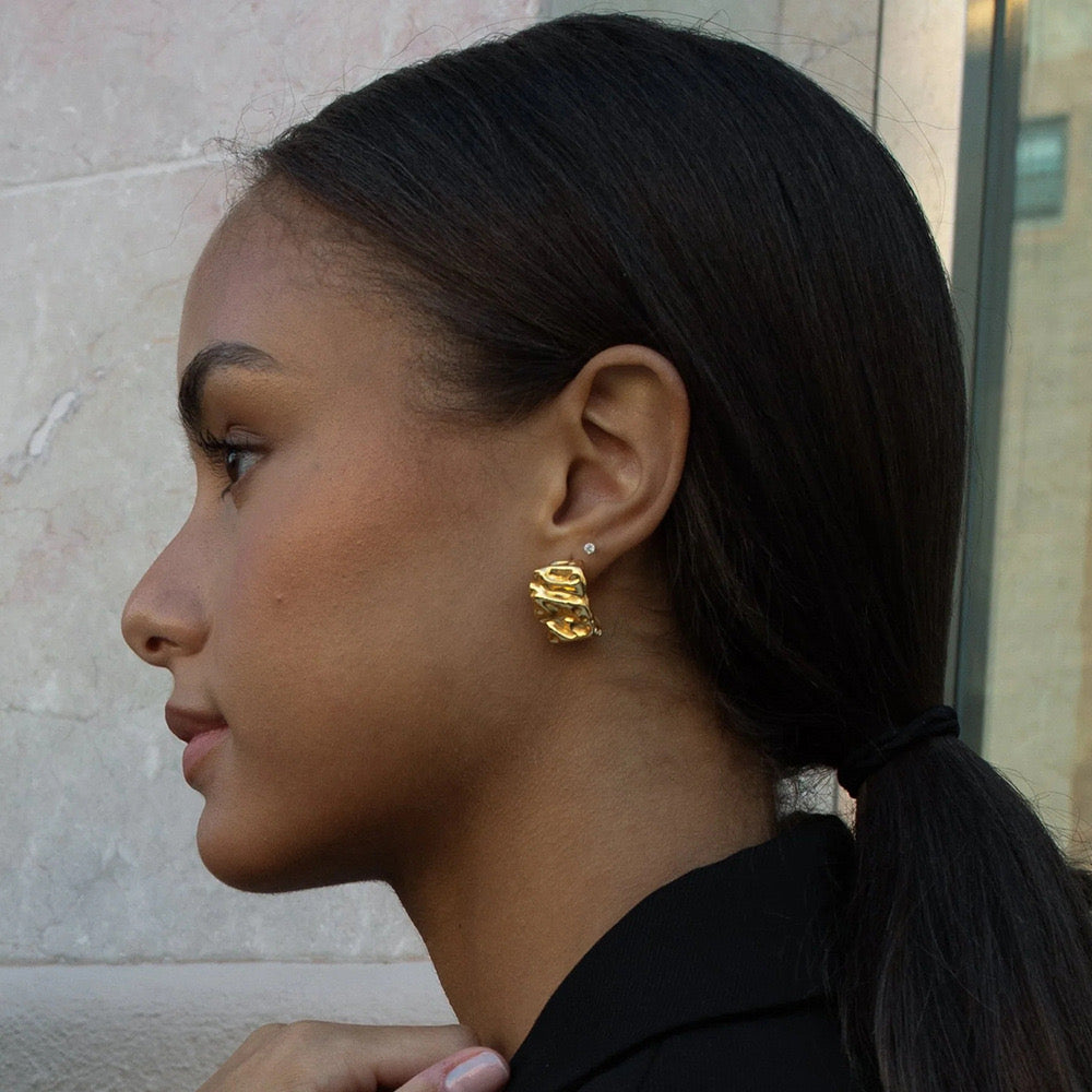18K Gold Chic Design Small Hoop Huggie Earrings