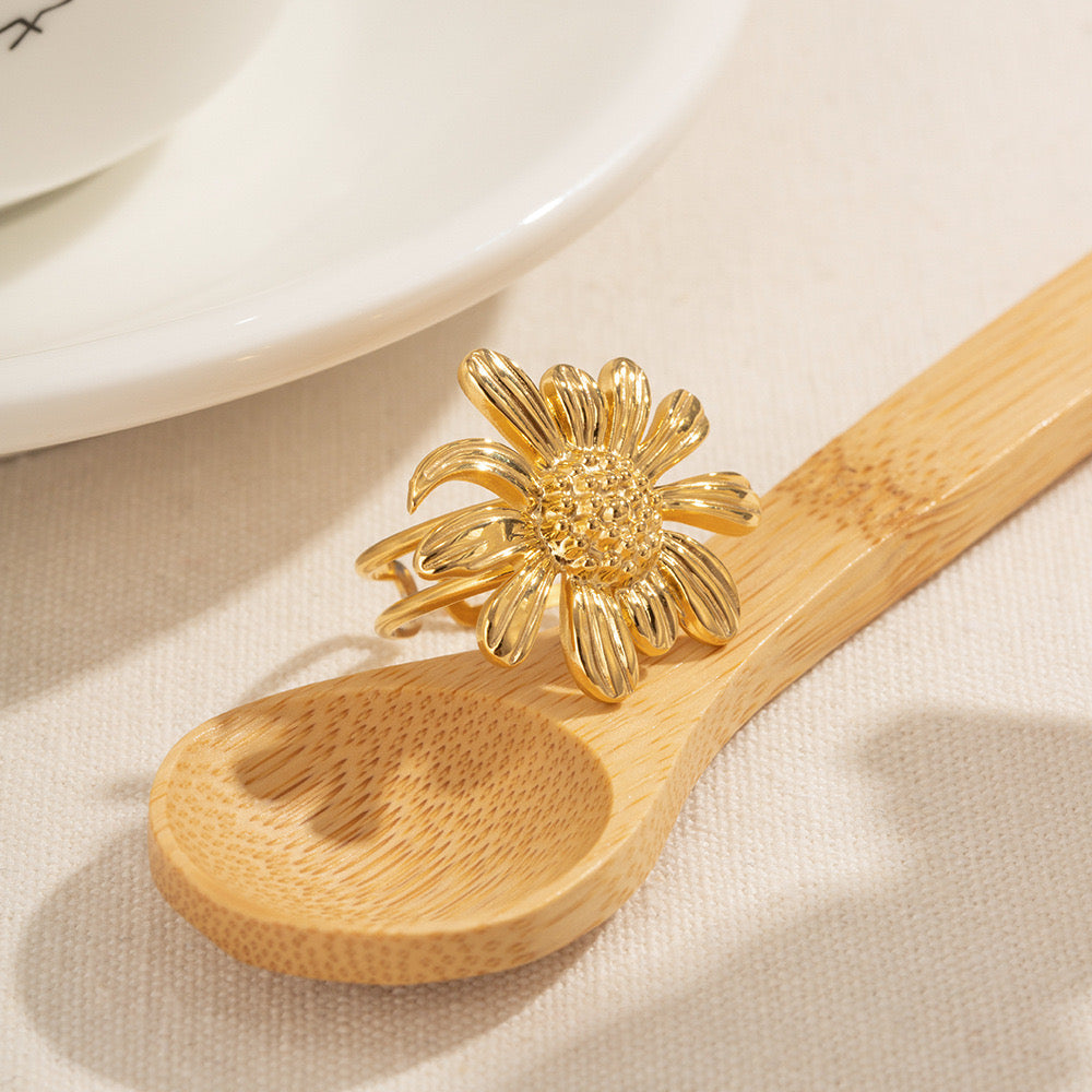 18K Gold Summer Flower Statement Ring