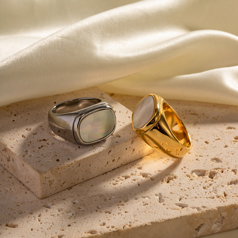 18K Gold Mother of Pearl Signet Ring
