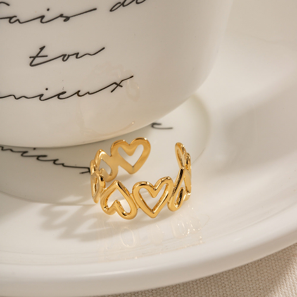 18K Gold Heart Band Ring