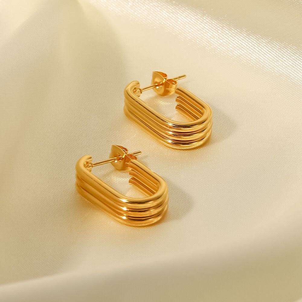 18K Gold Ribbed U Shape Hoop Huggie Earrings