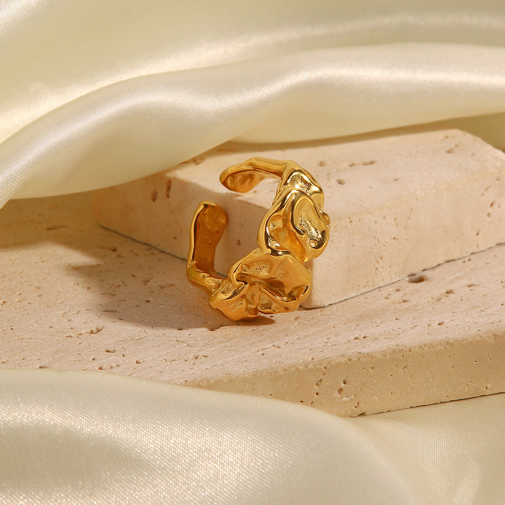 18K Gold Ribbon Like Statement Band Ring