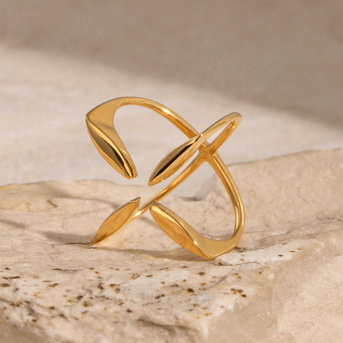 18K Gold Focus Statement Ring