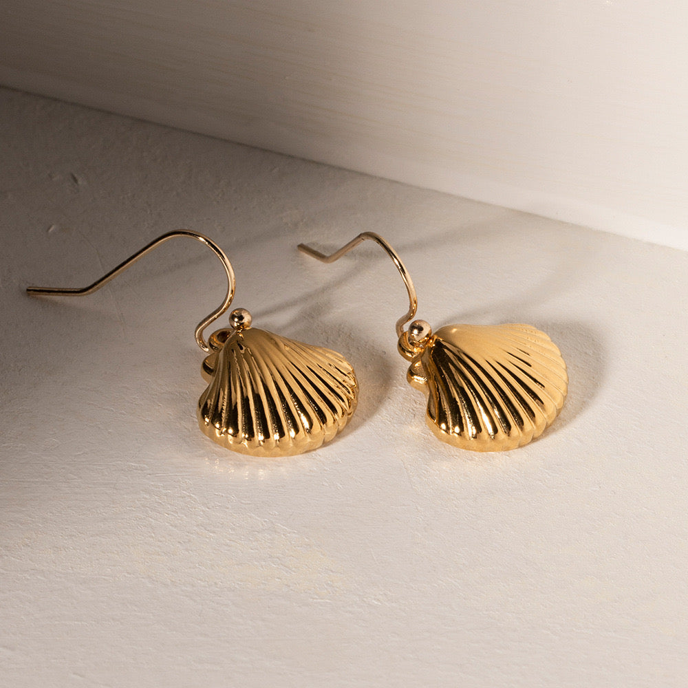 18K Gold Seashell Dangle Earrings