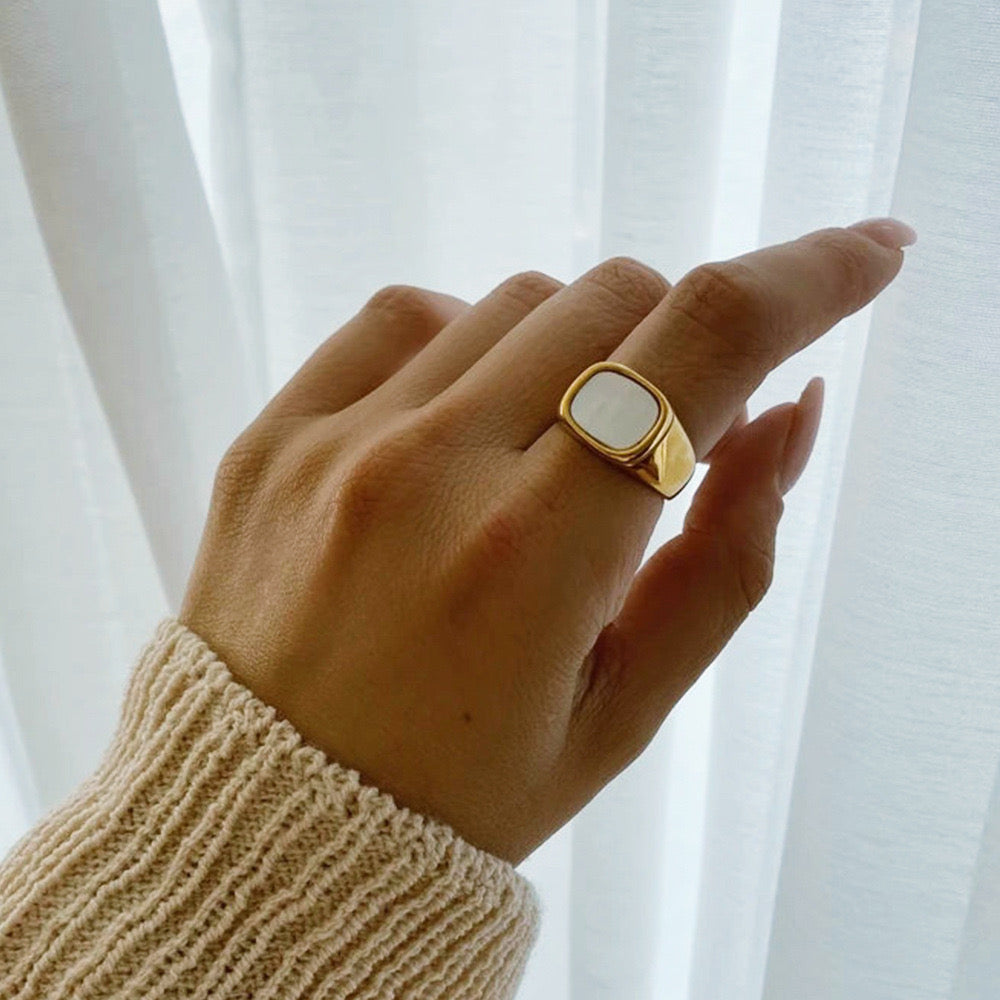 18K Gold Mother of Pearl Signet Ring