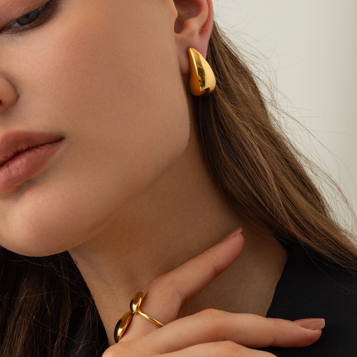 18K Gold Teardrop Stud Earrings