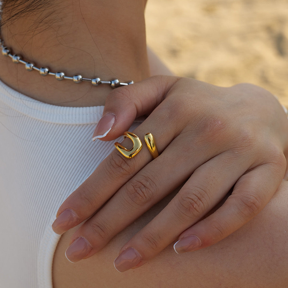 18K Gold Unique Line Cuff Ring