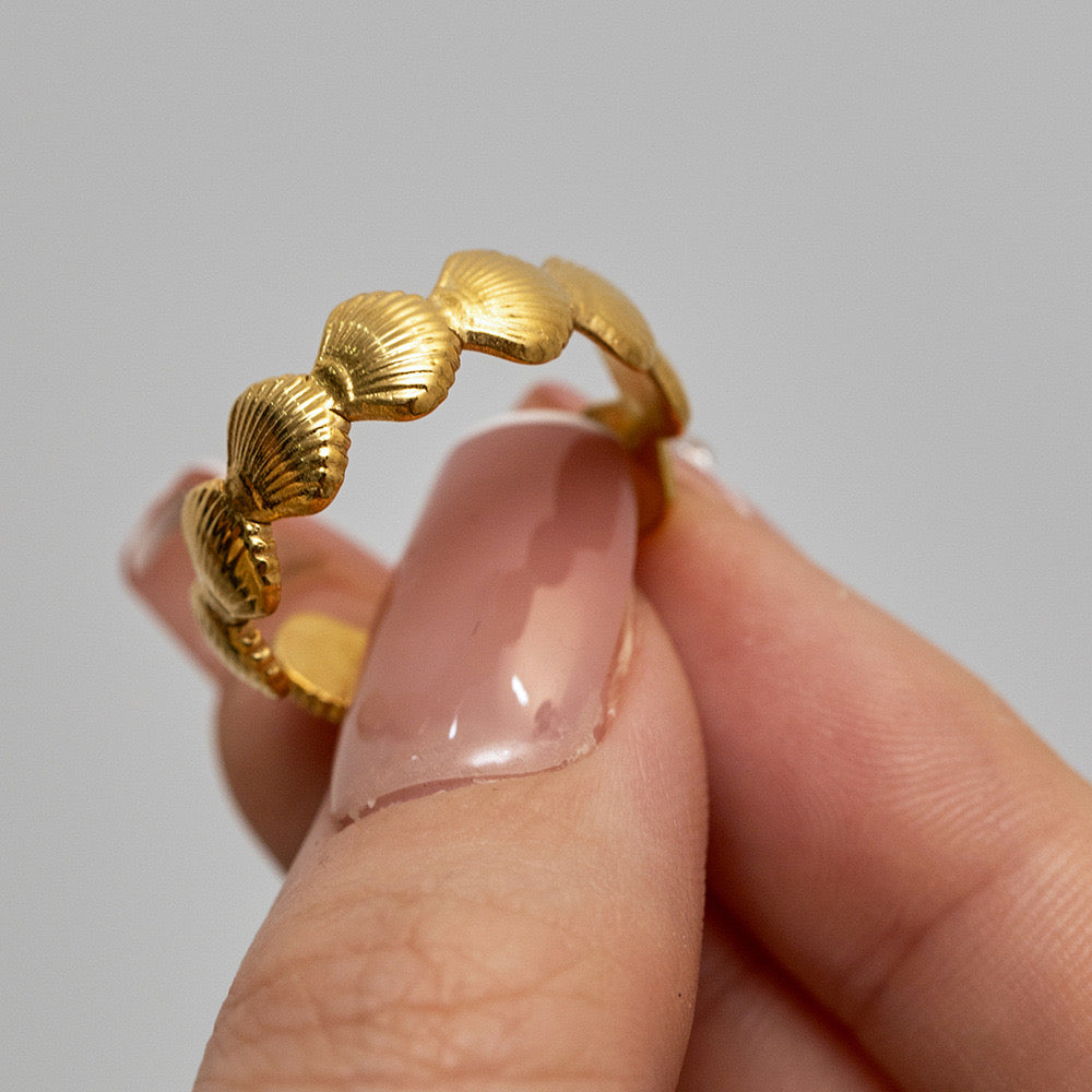 18K Gold Seashell Band Ring