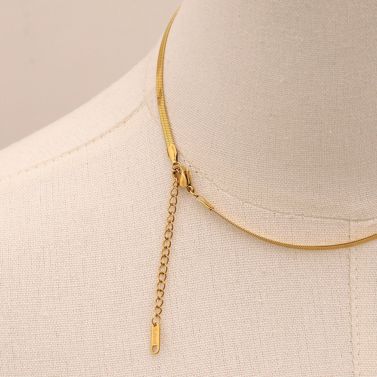 18K Gold Pearl Pendant Herringbone Chain Statement Necklace