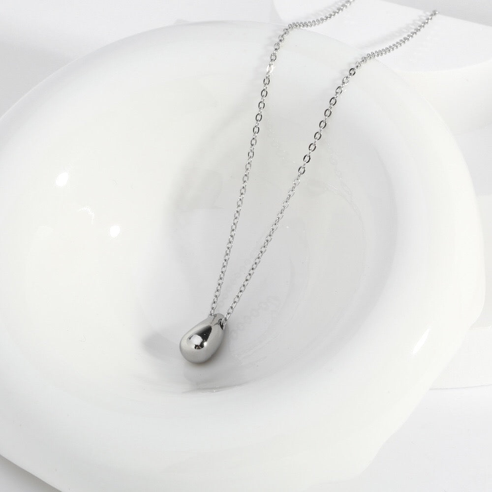 18K Gold Minimalist Teardrop Pendant Dainty Necklace
