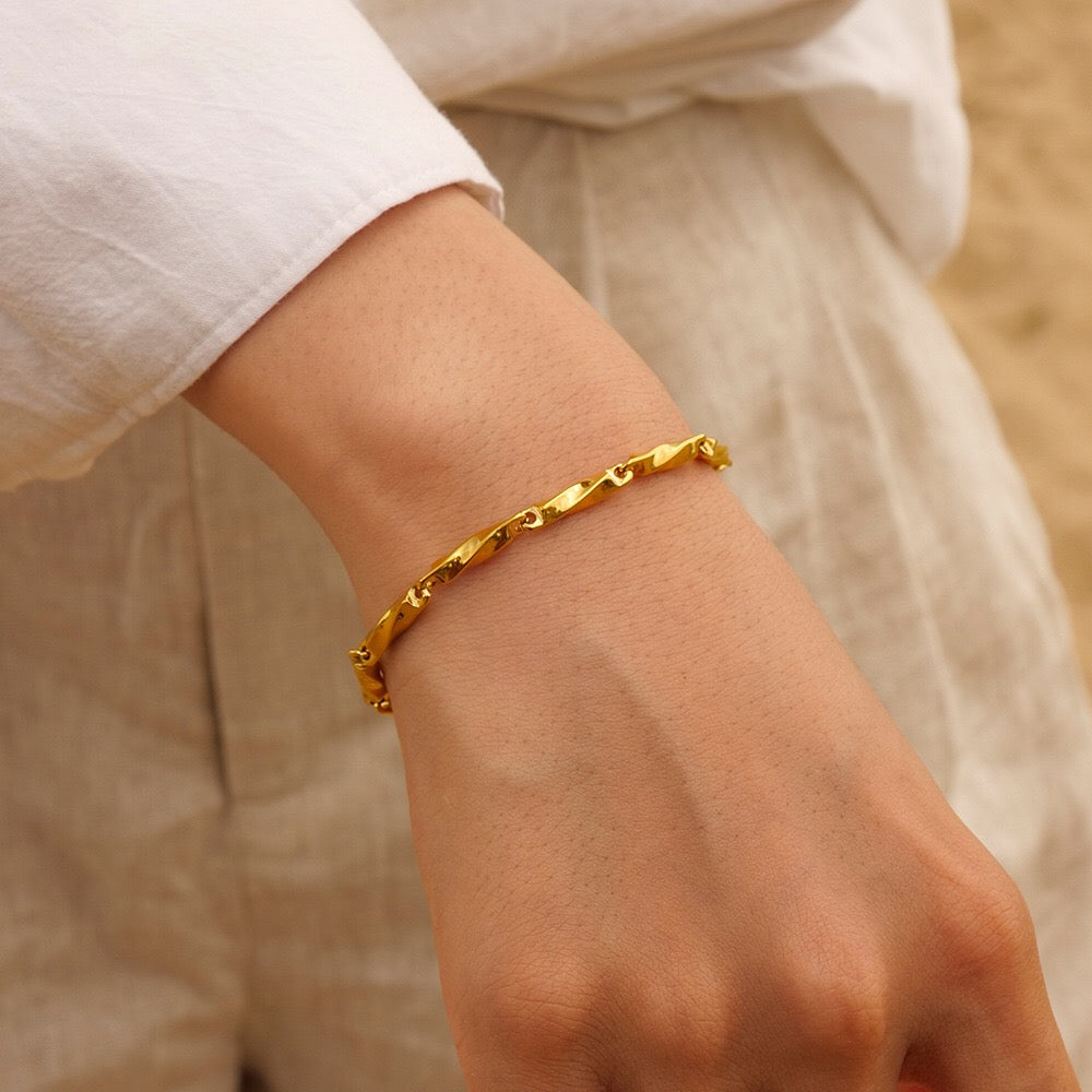 18K Gold Twisted Bar Chain Necklace
