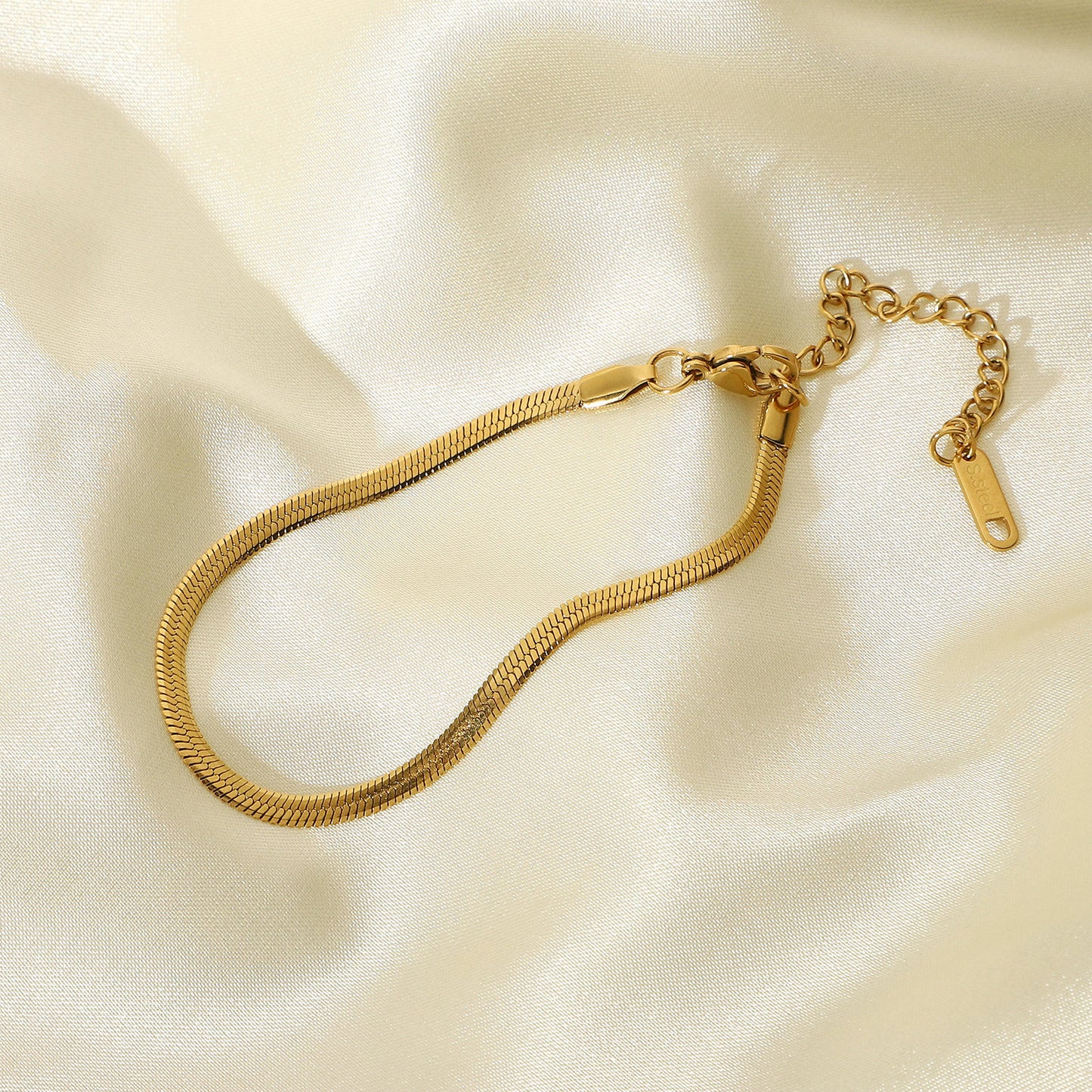 18K Gold Classic Herringbone Bracelet