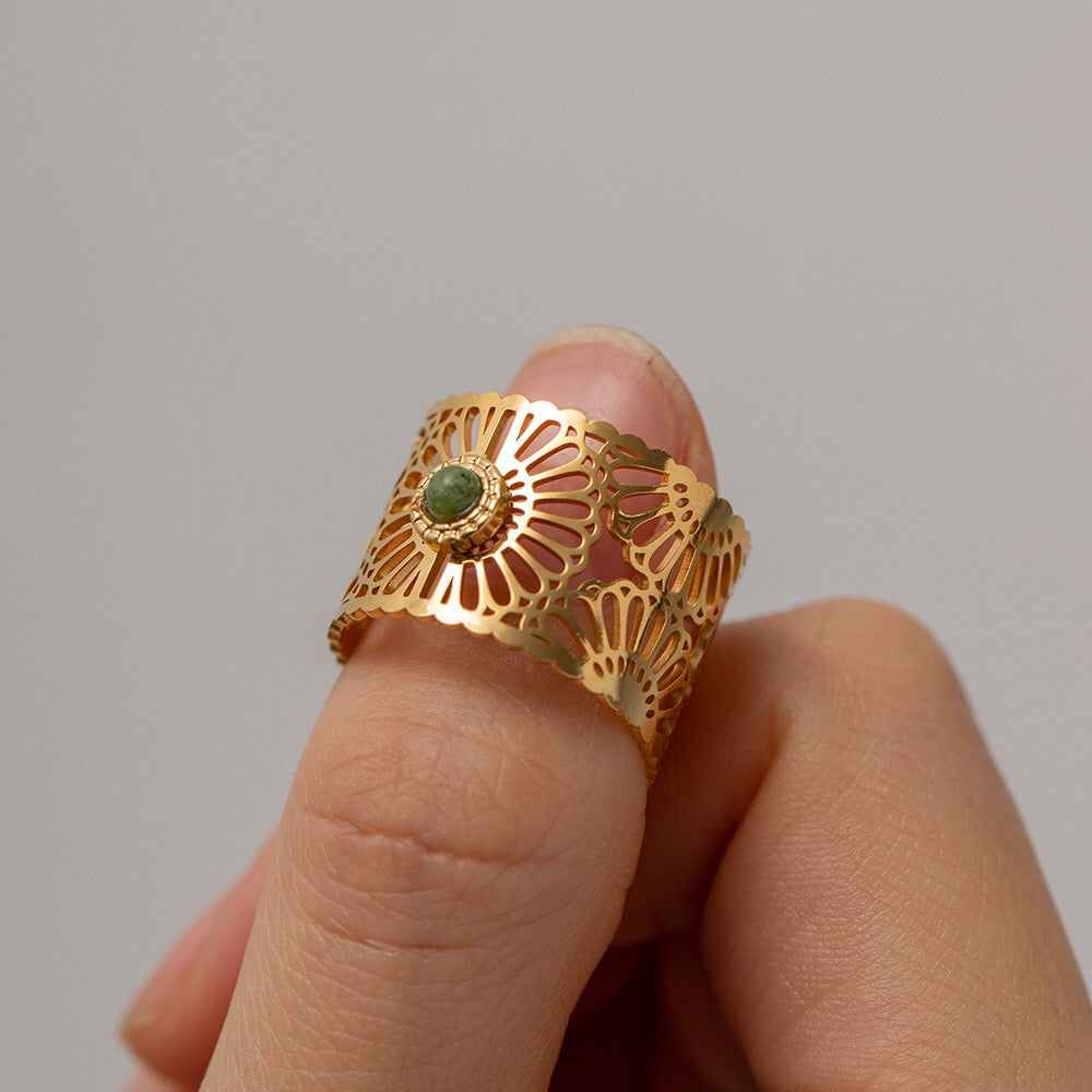 18K Gold Vintage Inspired Green Gemstone Band Ring