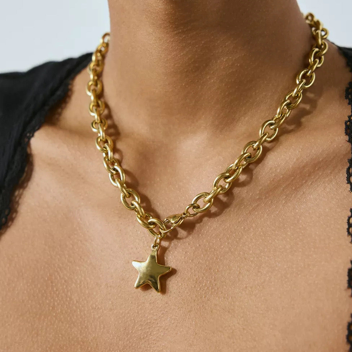 18K Gold Chunky Cable Chain Star Pendant Statement Necklace