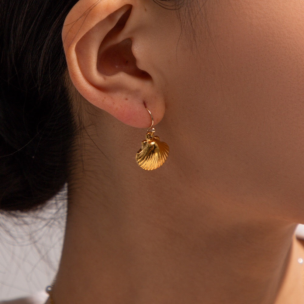 18K Gold Seashell Dangle Earrings