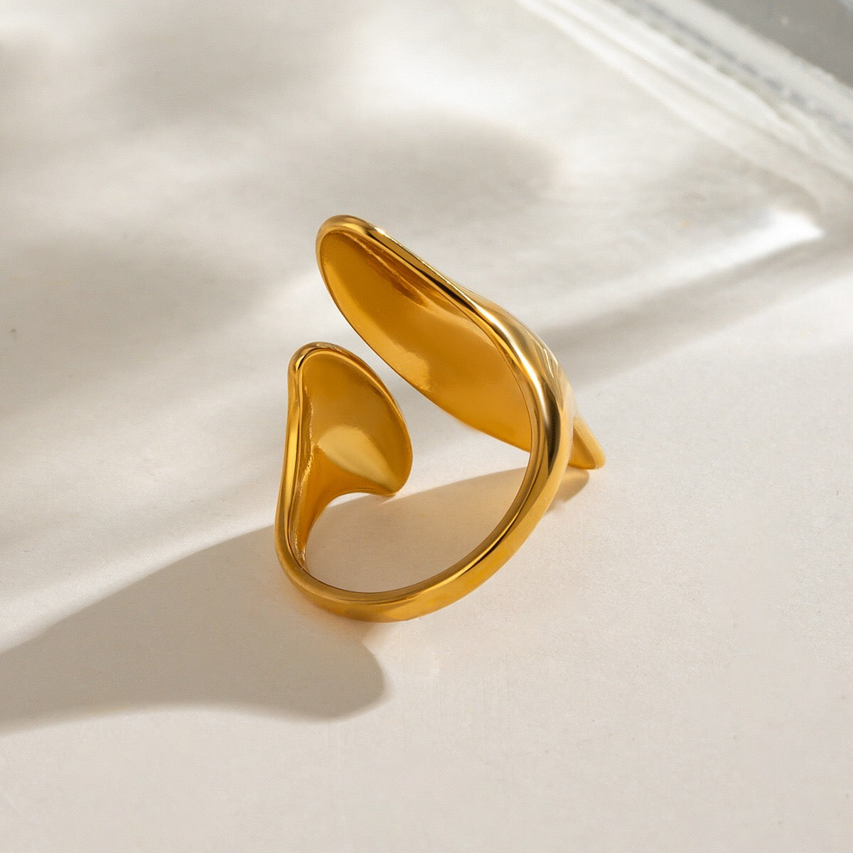 18K Gold Edgy Liquid Form Statement Ring