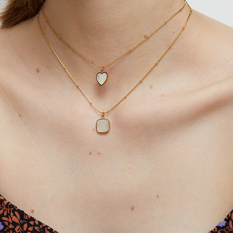 18K Gold Mother of Pearl Dainty Pendant Necklace