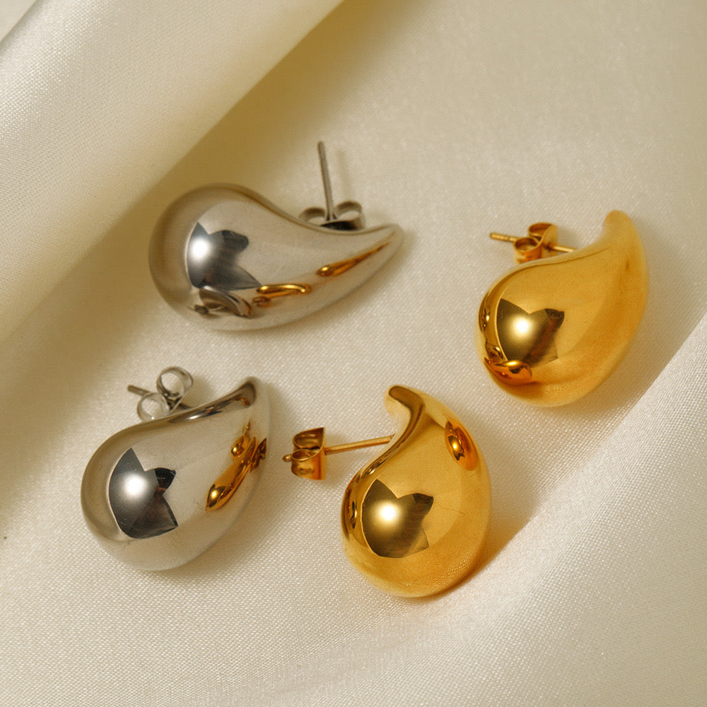 18K Gold Teardrop Stud Earrings